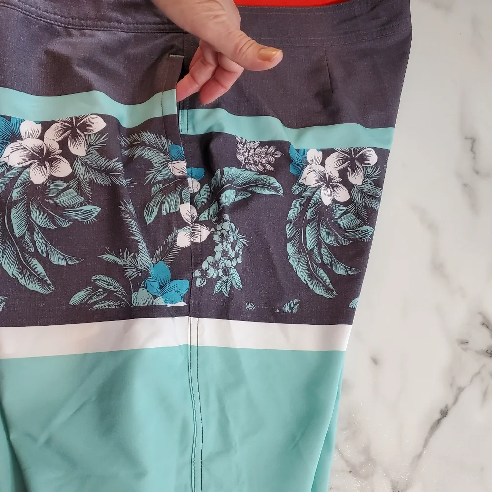 Goodfellow & Co. Hibiscus Print Men's Swim Trunks size 40